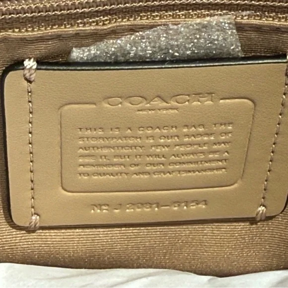 Coach Pebbled Leather Shoulder Bag – Cream & Tan